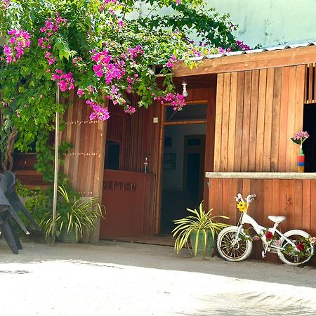 Leisure Inn Guest House Bodufolhudhoo Bagian luar foto